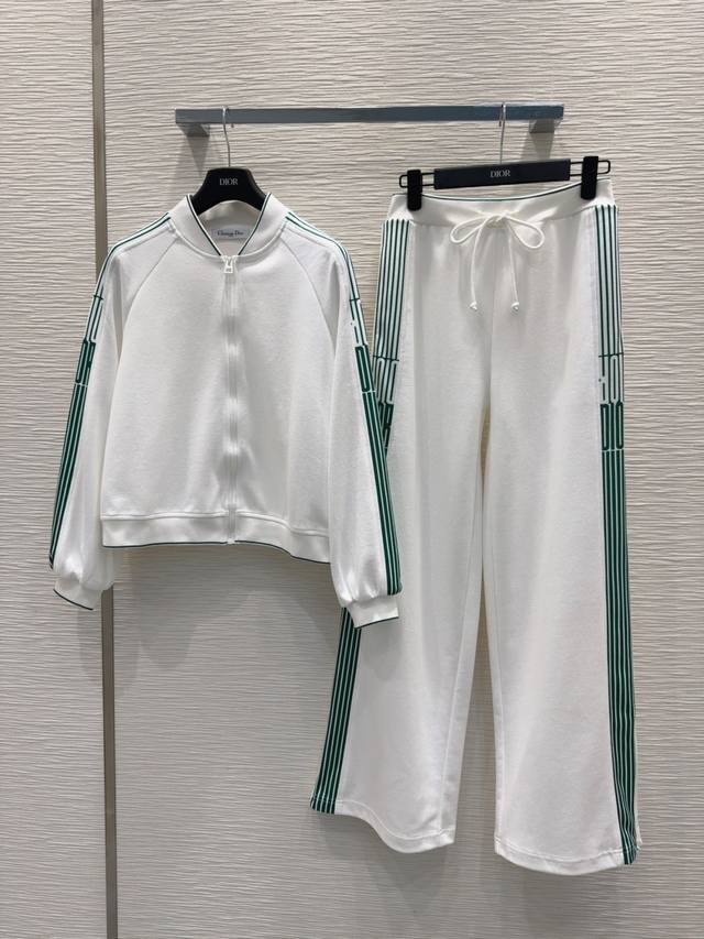 Christian Dio*'s 2025Ss new suit is another fashionista's favorite! Each piece i