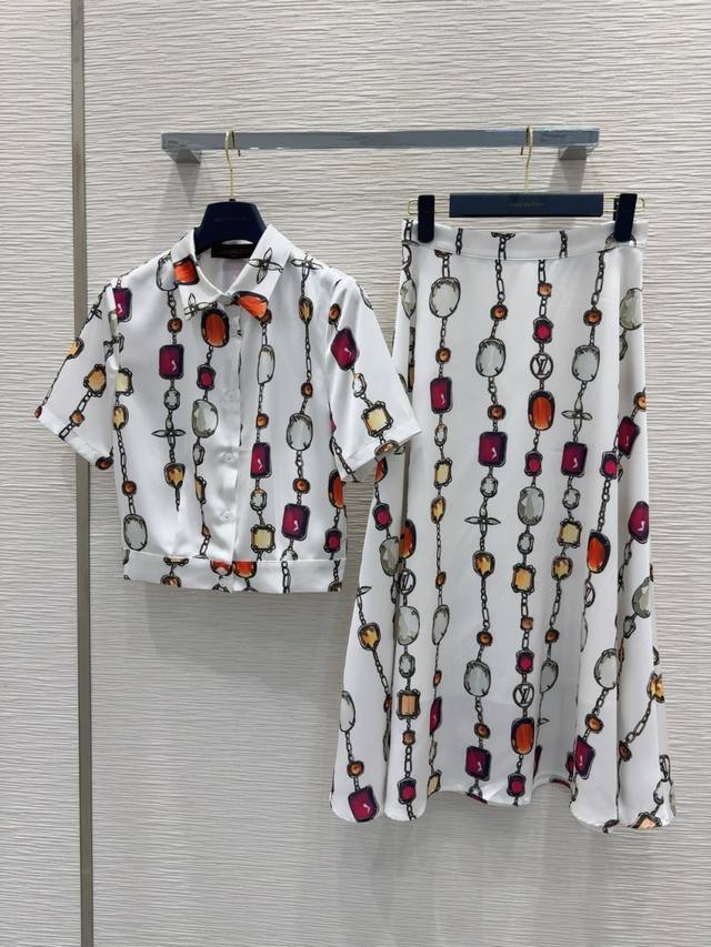 Louis Vuitto* 2025Ss new set with Monogravure print, exuding a sophisticated and