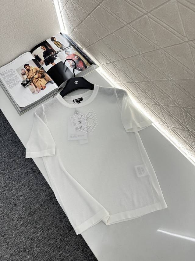 Chane*2025 new arrivals. Breathable and comfortable, this round-neck knit short-