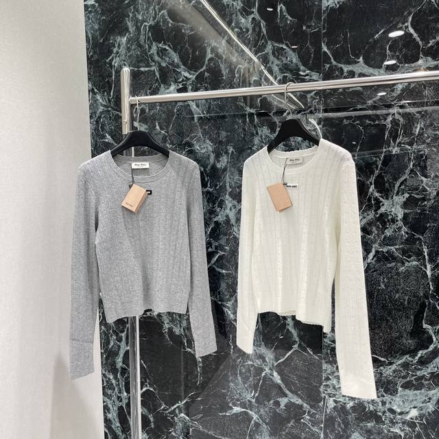 Miu 25 Early Fall new lace knit long sleeves with vertical ribbed texture throug