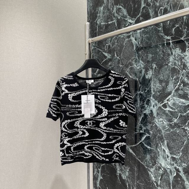 Chanel 25 early autumn new knitted short-sleeved all-over printed pattern is ver