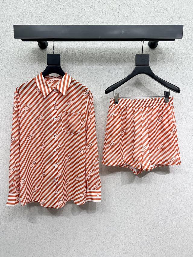 G striped sun-protective shirt set is stylish, understated, and luxurious! versa