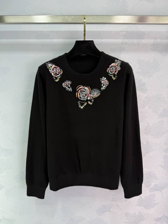 Ch*25A Handicraft Series! This heavy-beaded crewneck sweater is crafted from imp