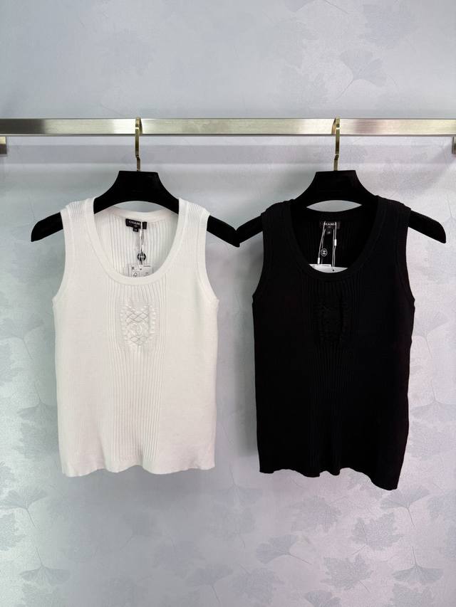 Chane*25A new knitted U-neck vest with 3D jacquard craftsmanship and classic dou