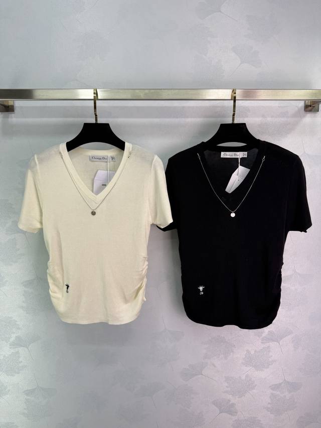 Dio* 2025 Spring/Summer new V-neck top. The V-neck design is slimming, with subt