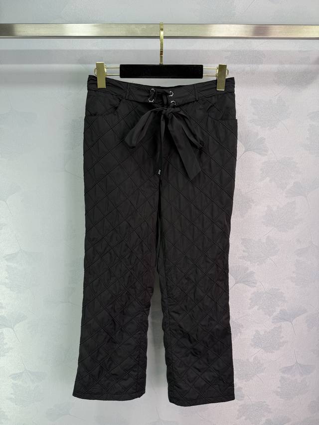 Chane* 2025 new arrival. This custom-made, lapel-collared, quilted jacket and cr