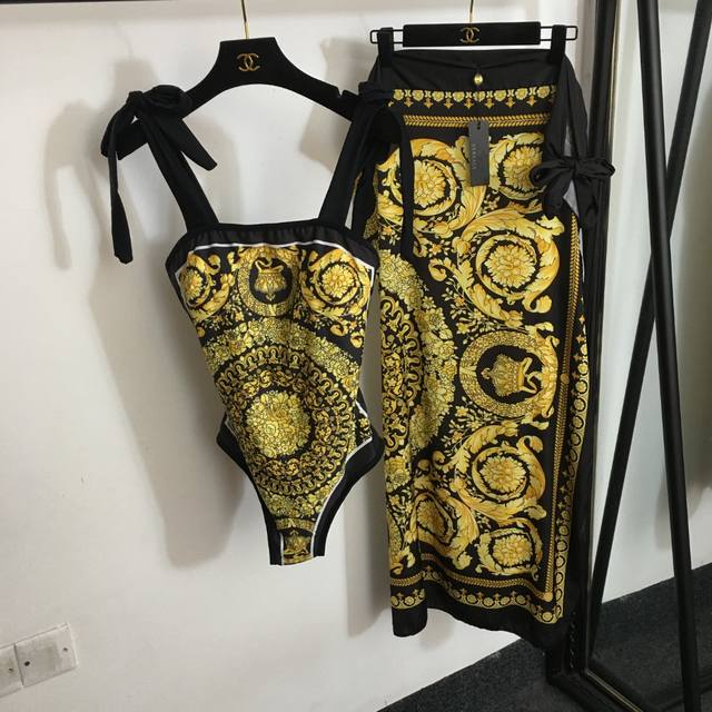 Style 7978 Versac's newest bikini set, retro floral print halter one-piece swims