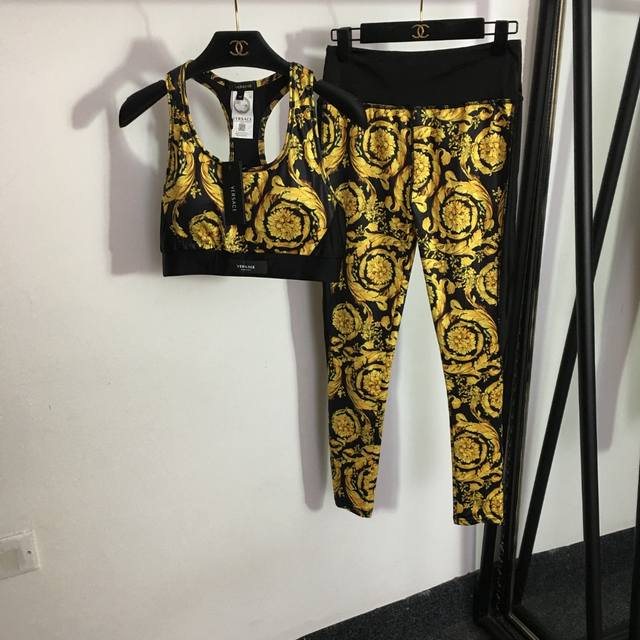 Style 4790 Versac's latest yoga suit, featuring a retro floral print tank top an