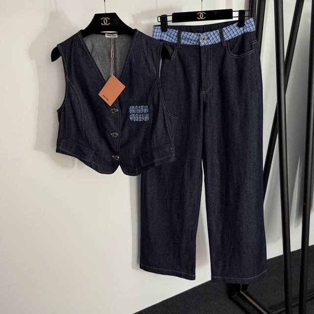 Style No. 20254253 Mimi* new denim suit, chest logo embroidered V-neck denim ves