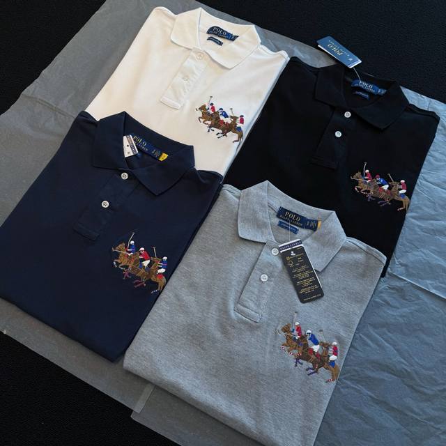 style Rl02. This four-color Ralph Lauren three-pony logo lapel polo shirt featur