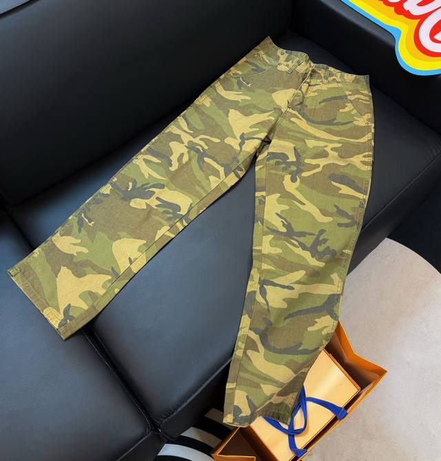 Style: D338 Carhartt camouflage will confuse anyone who wears it. This time, bas