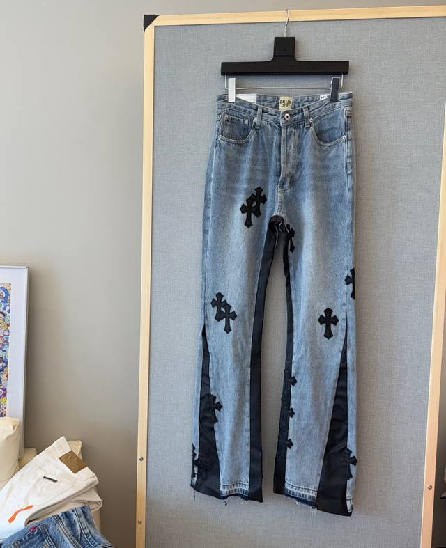 Style: D324. Gallery Dept & Chrome Hearts collaboration cross-stitched loose-fit
