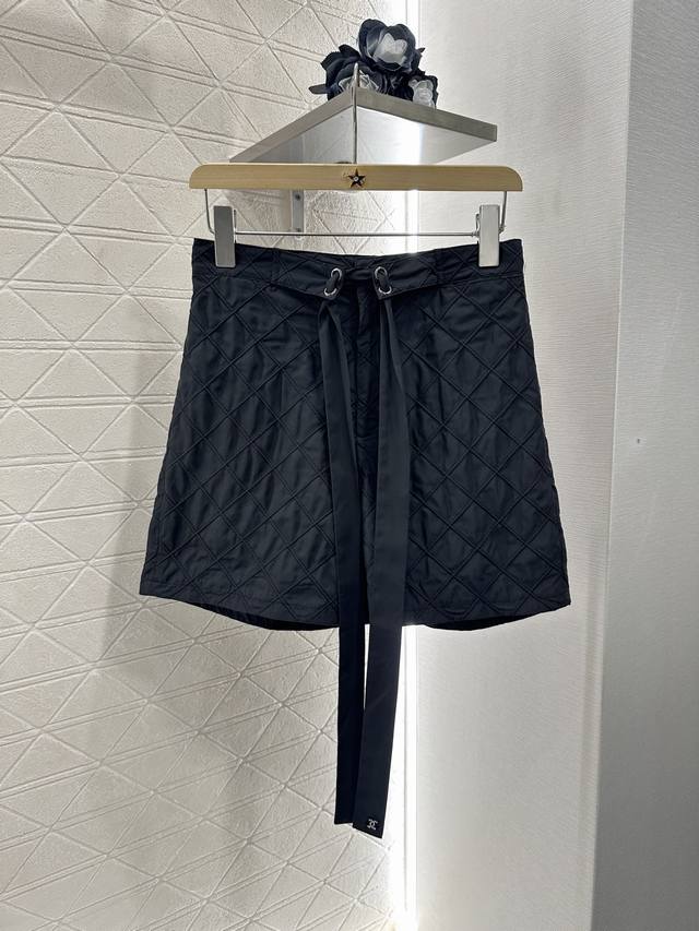 Chane*2025 new arrivals. Custom lapel quilted jacket and shorts set. Made from i