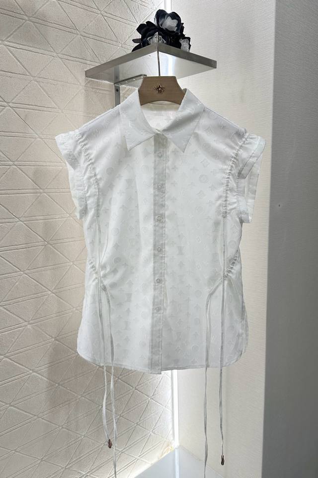 Louis Vuitto*2025 New Arrivals: Wide-sleeved jacquard shirt and shorts set. Cust
