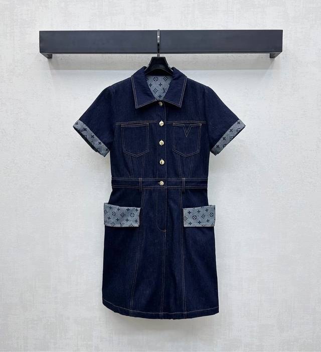adjustment. The straight skirt is accented with large, three-dimensional pockets