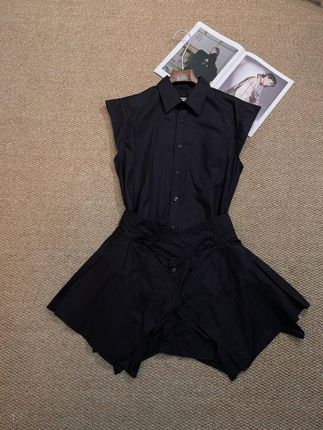 and stylish! Pair it with Martin boots and you'll instantly become a street styl