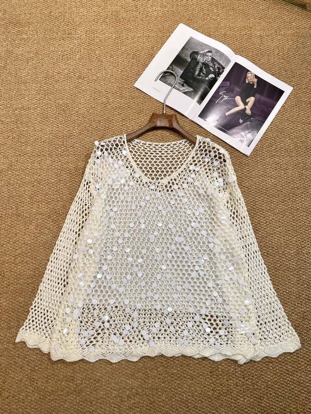 New sweater, gentle apricot color with a soft light filter, loose version of laz