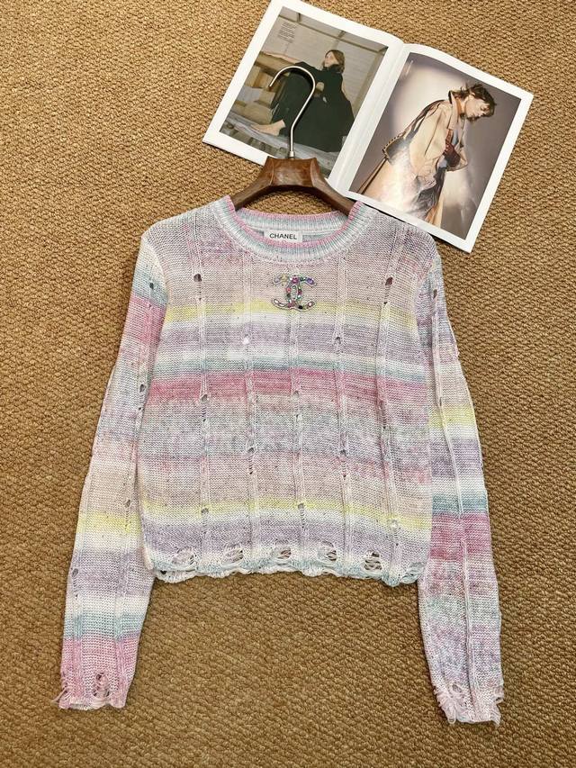 Chanel's new sweater, I'd call it a "fashion cheat"! It's gentle and has a soft