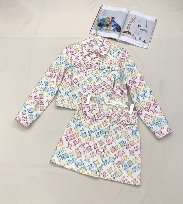Louis Vuitt*N25 new denim jacket and skirt with full logos, full of spring and s