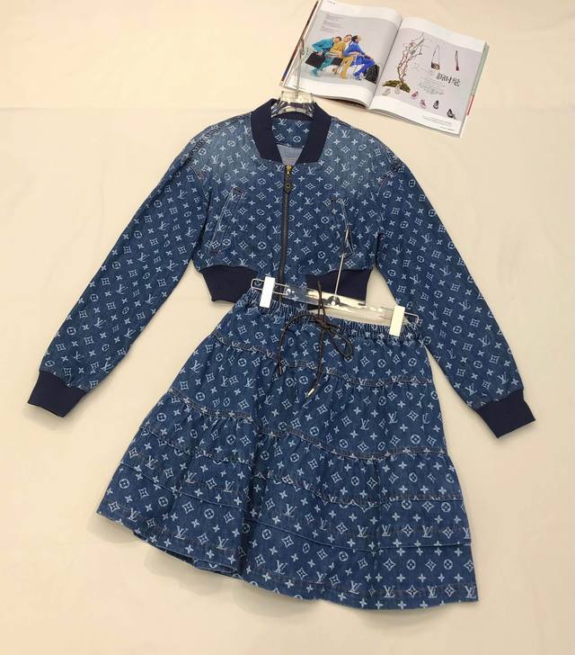Louis Vuitton*2025 new denim jacket + skirt design fashionable atmosphere casual