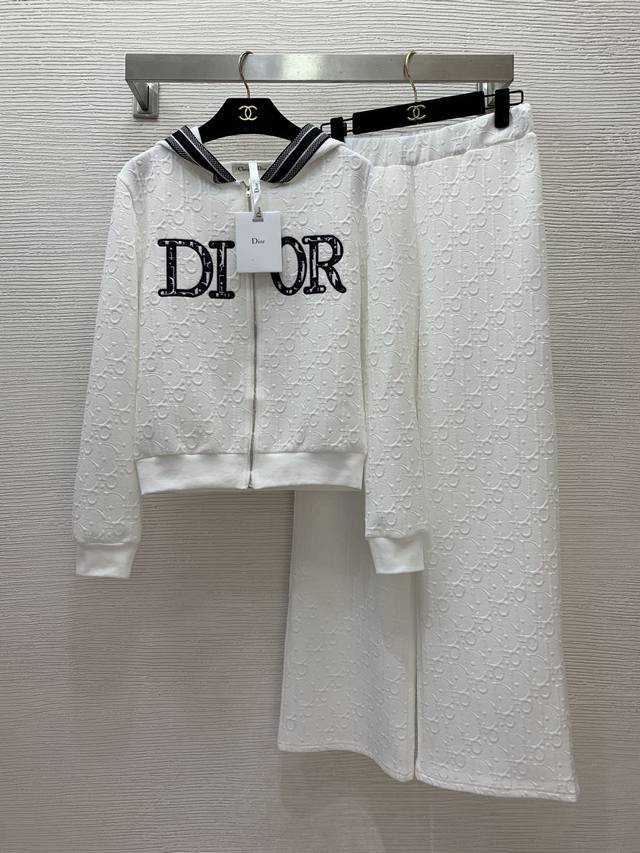 style number D24121945. Dio's latest D logo embossed stylish casual sports suit!