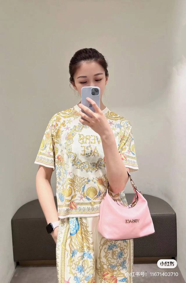 Style No. D25071085 Versac's latest palace-style casual two-piece suit! Short-sl