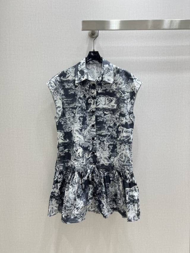 Highly recommend Dio*2025 Spring and Summer new printed button dress. The simple