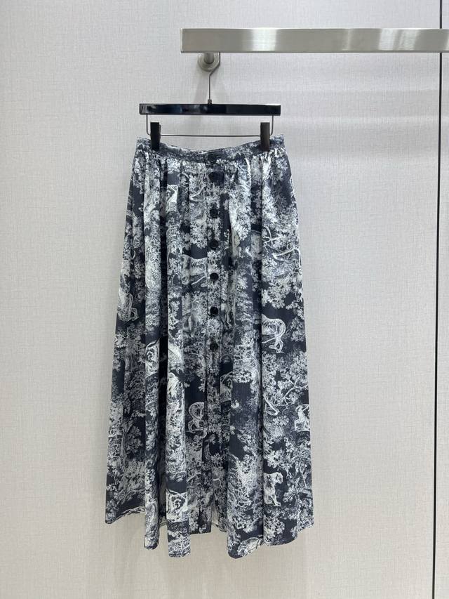 Highly recommend Dio*2025 Spring/Summer new animal print long skirt. The simple