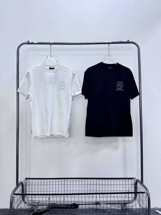 New Arrival 25S! New arrival! This style features a heavyweight, washed fabric w
