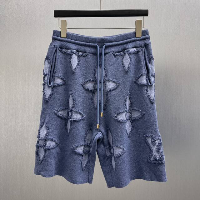 Lu 3D Wrap Floral Shorts Size: S-Xl This cotton crewneck sweater features large