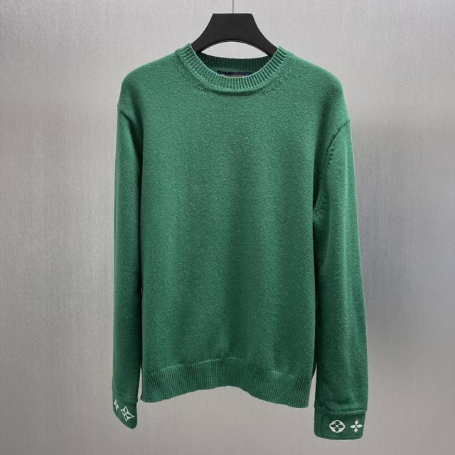 Lu Cashmere Pullover Size: S-Xl P90,800 This round-neck pullover is made of soft