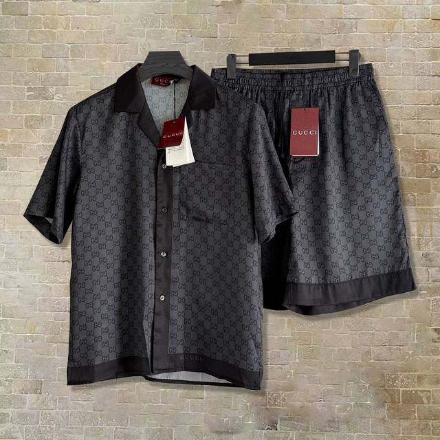 Gucci top and shorts print set