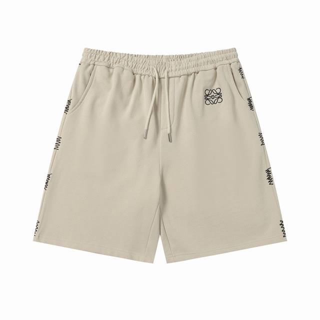 Loewe's new spring/summer casual shorts! Features front logo embroidery, back po