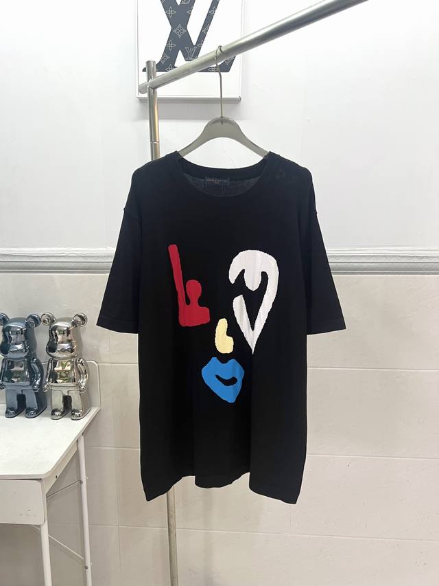 Style No. R066Louis Vuitton smiley face jacquard knit short-sleeved T-shirt. A m