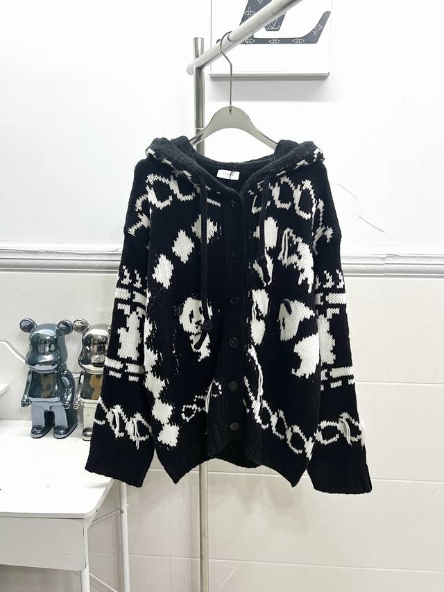 Style No. R046Celin black and white contrast pattern panda jacquard knot decorat