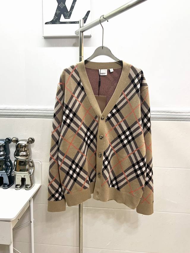 Style No. R031Bbr Burberry Classic Plaid V-neck knitted wool cardigan jacket mad