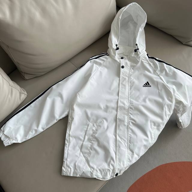 Style: Wk090 Flatlay Image. This Adidas heavyweight, high-quality, loose-fitting