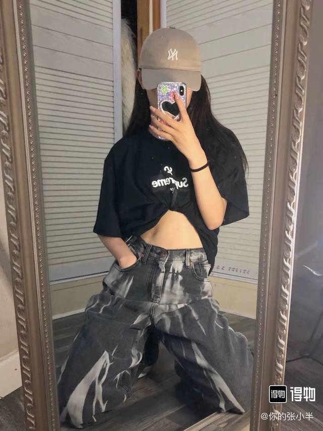 Su114 Supreme Cross Logot T-shirt short sleeves are unisex. Made with the origin