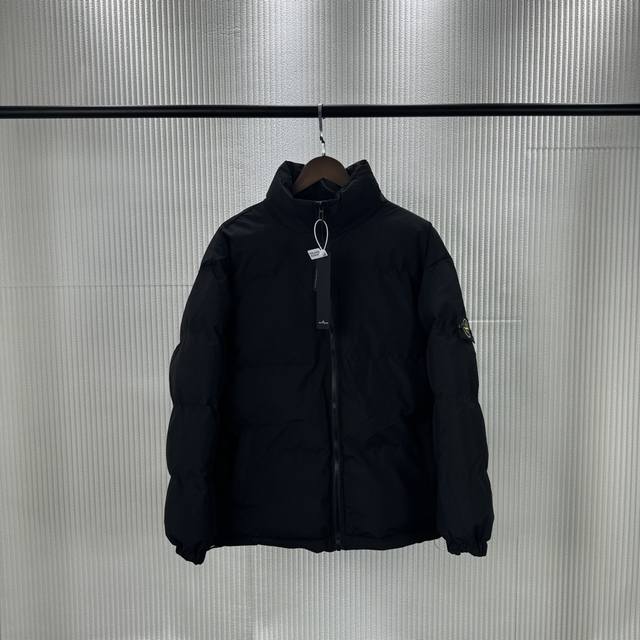 S22 Stone Island classic sleeve badge logo zipper cotton jacket. The simple desi