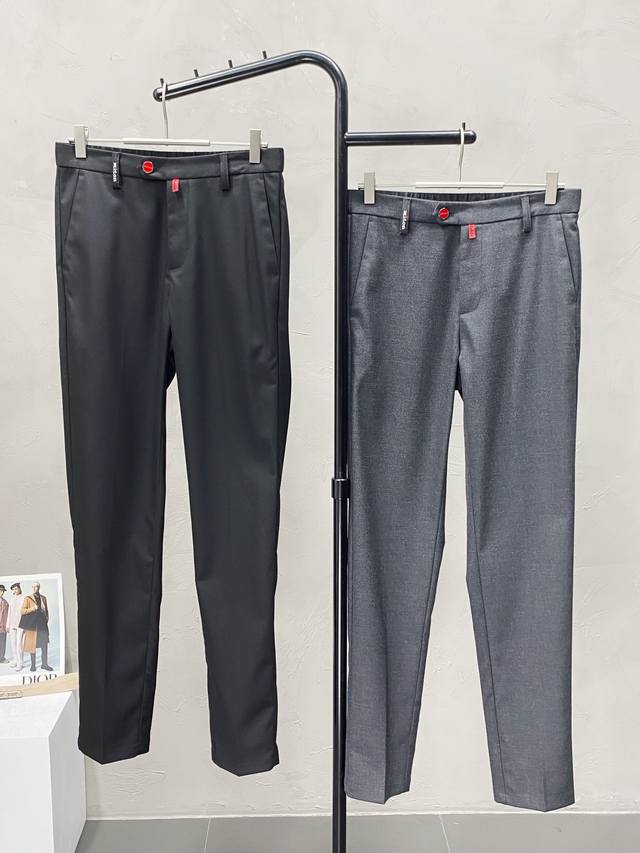 Kiton exclusive new high-end casual trousers! Made with breathable and comfortab