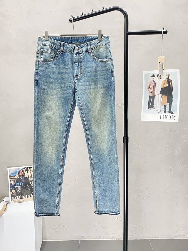 Valentino exclusive new high-end casual jeans! Breathable and comfortable fabric