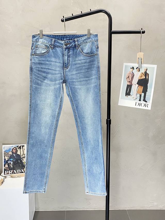 Zegna exclusive, high-end version of the new casual jeans! Breathable and comfor