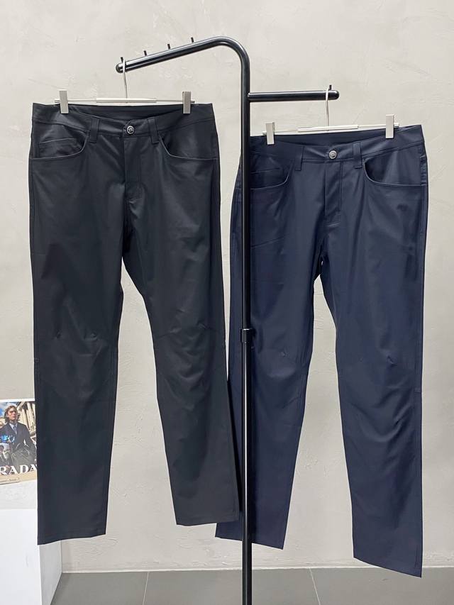 Burberry exclusive, new, high-end version of the casual spring/autumn trousers!