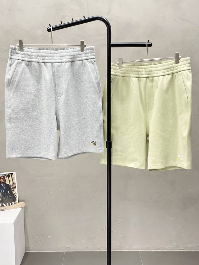 Givenchy exclusive, new, high-end casual shorts! Made with breathable, comfortab