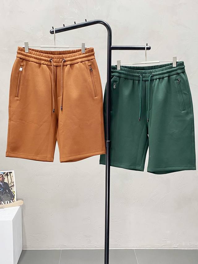 Dolce & Gabbana exclusive, new, high-end casual shorts! Made with breathable, co