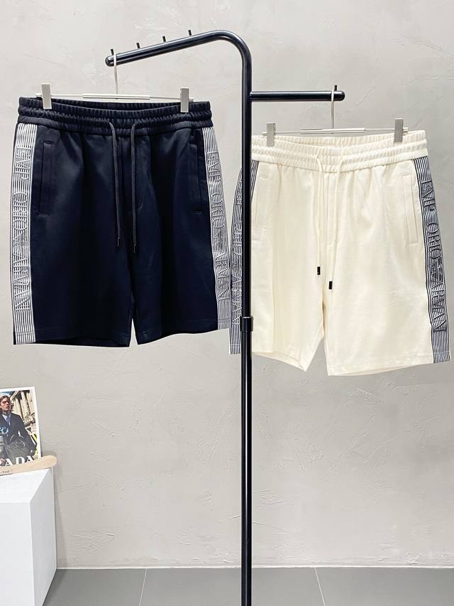 Armani exclusive, new, high-end casual shorts! Made with breathable, comfortable