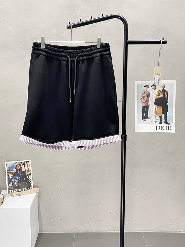 Thom Browne exclusive new high-end casual shorts! Made with breathable and comfo