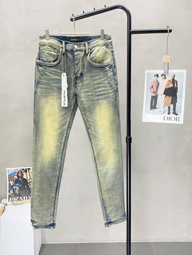 Purple Brand exclusive, high-end straight-leg jeans! Made with breathable and co