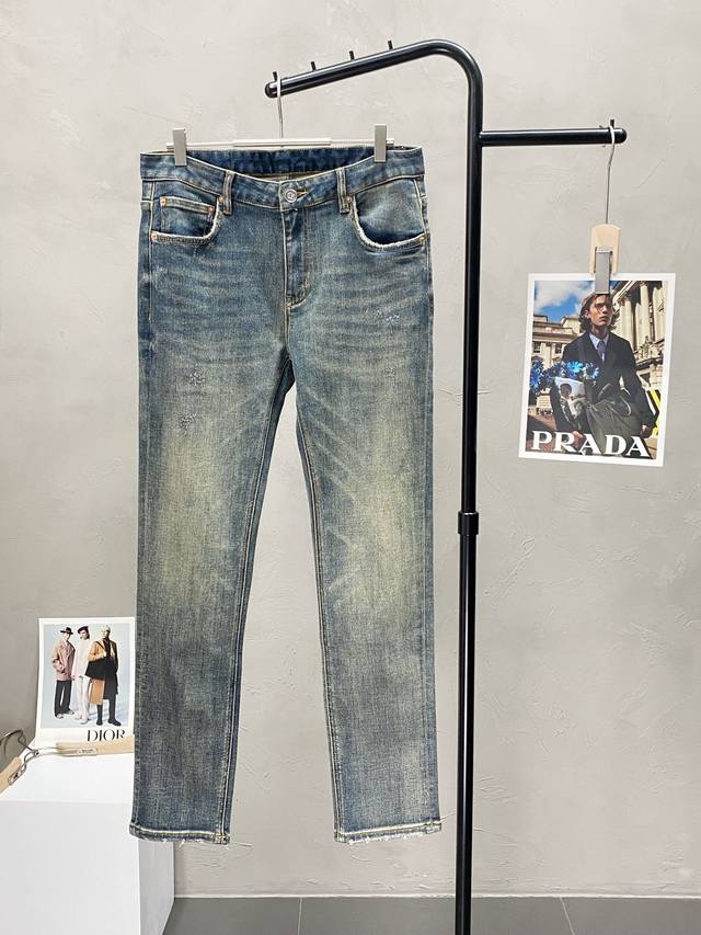 Valentino exclusive new casual jeans, high-end version! Breathable and comfortab