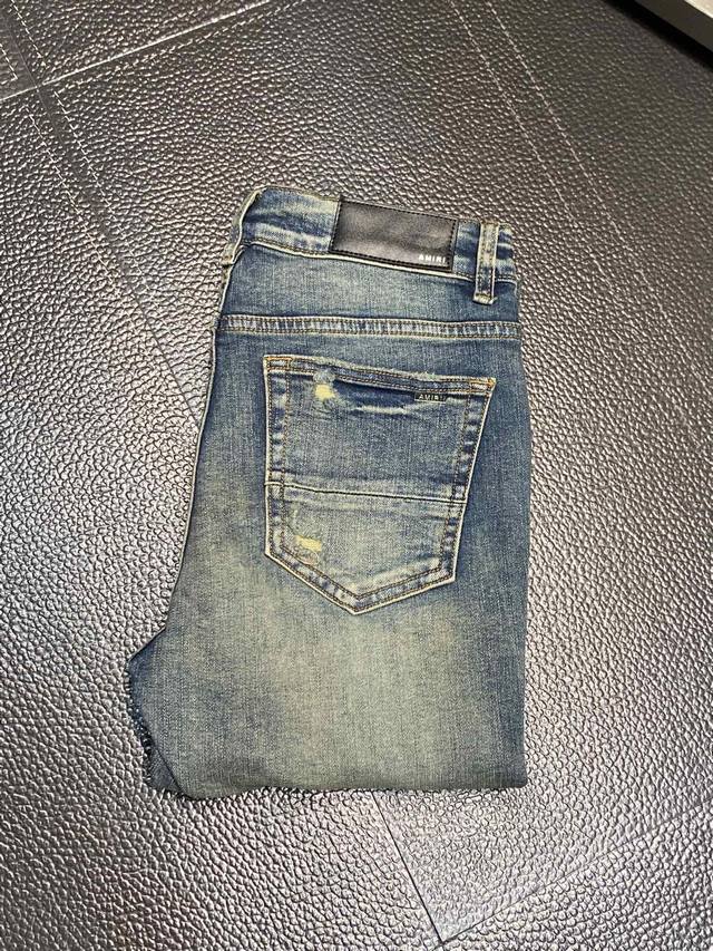 Amiri exclusive new slim-fit straight jeans, a premium version! Made with breath